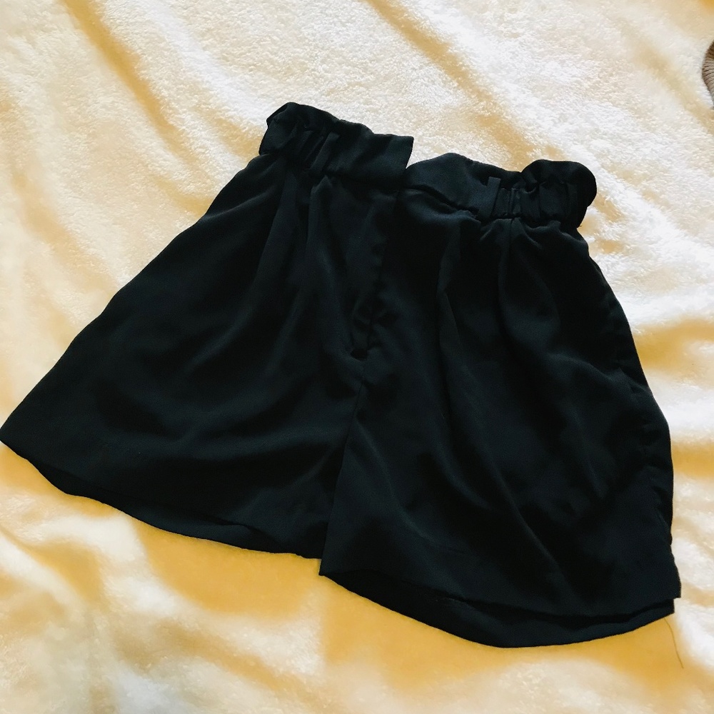 H&M Shorts ruffled waist size 4